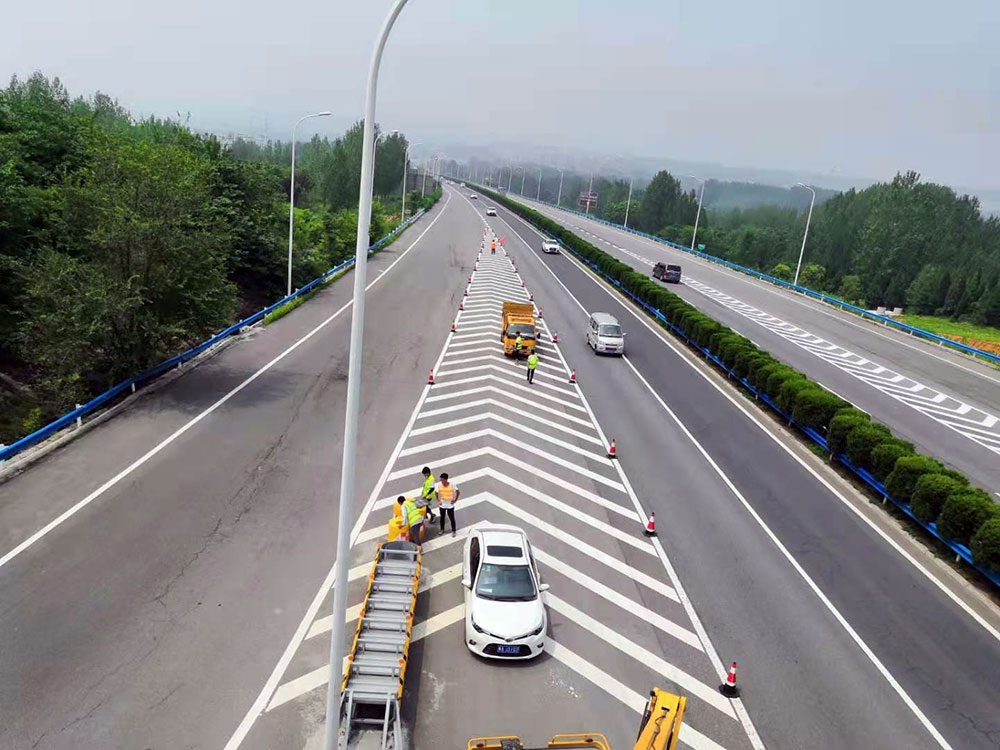 熱熔標(biāo)線涂料變色的原因及應(yīng)對方法